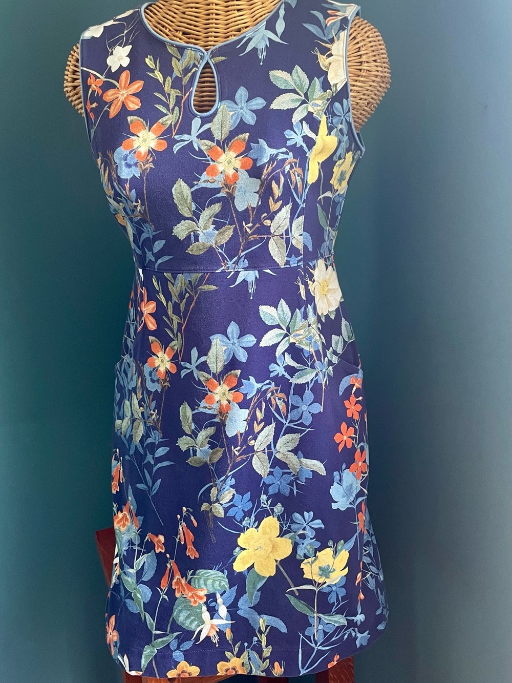 Lands’ End Sleeveless Sheath Dress keyhole Neckline Stretch Multi Color Floral